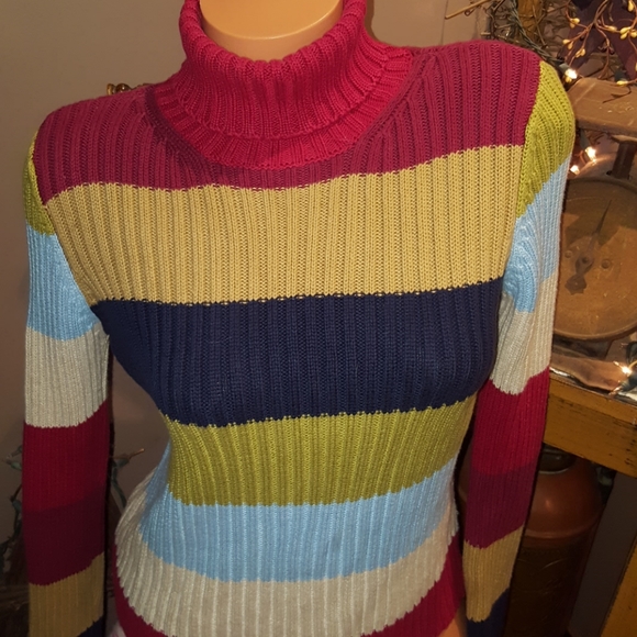 Old Navy chunky knit sweater XS but fits big - Picture 2 of 5